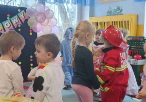 Dzieci świetnie się bawią!