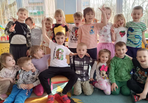 Dzieci świętują urodziny Vowy!