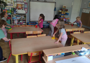 Wielkie mistrzostwa w grze w cymbergaja w wykonaniu Mrówek.