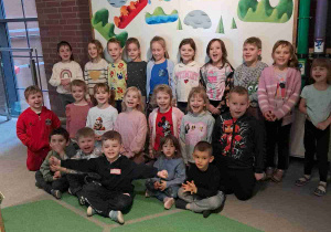 A oto nasze Żabki, dzieci pozują całą grupą.