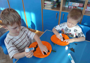 Dzieci tworzą straszne dynie!